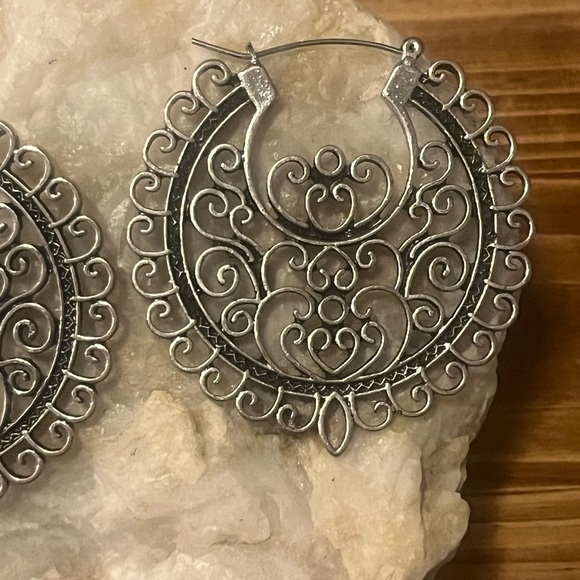 Intricate Design Boho Antique Silver Southwestern Style Earrings~ New - Picture 3 of 11